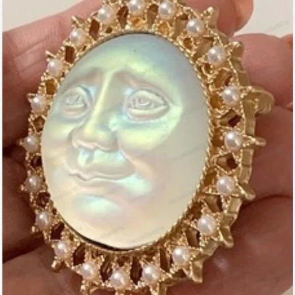 288. Vintage Celestial Luminous Iridescent Glass Face Faux Pearl Brooch Pendant - Picture 3 of 11